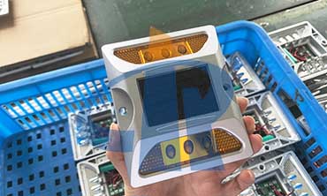 solar studs